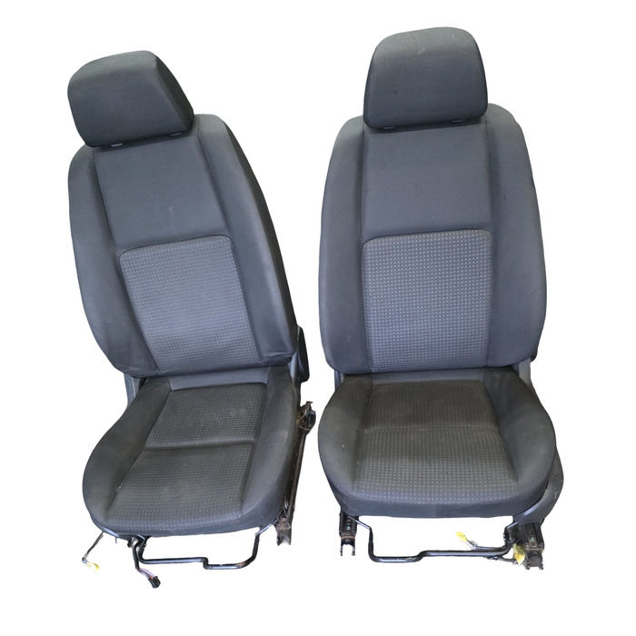A028 - VE SV6 UTE - Front Seat (PAIR)