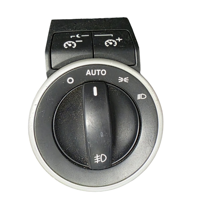 Comw17 - VE - Holden Commodore - Headlight Switch - Grey