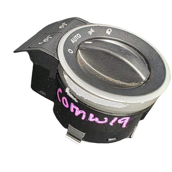 Comw19 - VE Holden Commodore - Headlight Switch