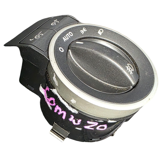 Comw20 - VE Holden Commodore - Headlight Switch