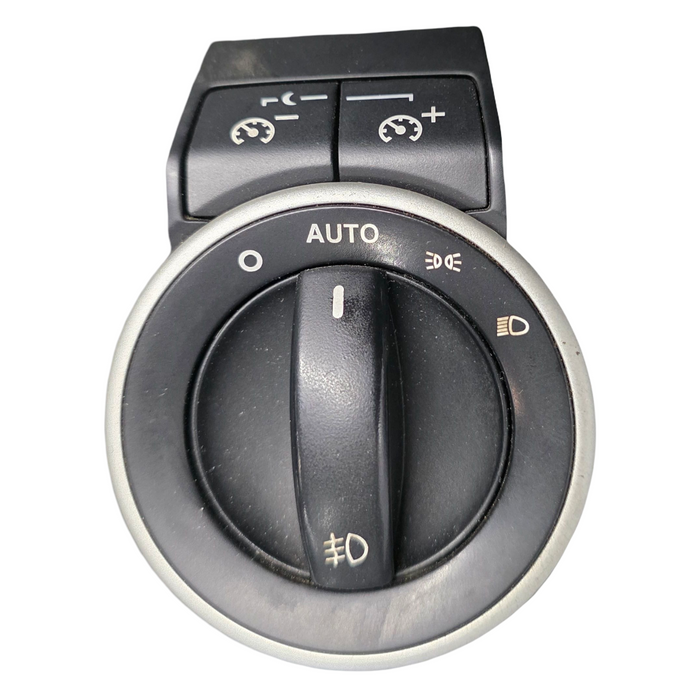 A153 - VE HOLDEN COMMODORE - Headlight Switch