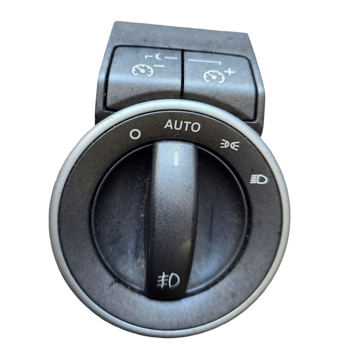 A264 - VE HOLDEN CALAIS - Headlight Switch