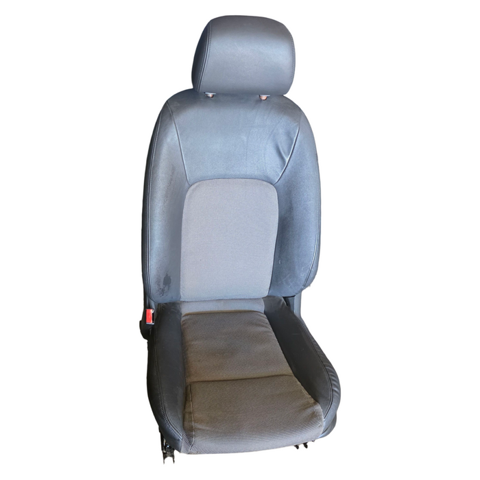 A264 - VE HOLDEN CALAIS - Seat (PASSENGER'S FRONT)