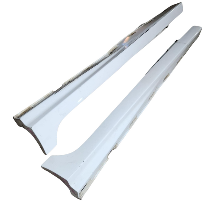 A204 - VE SV6 Holden Commodore Sedan - Sideskirt (PAIR) Herron White