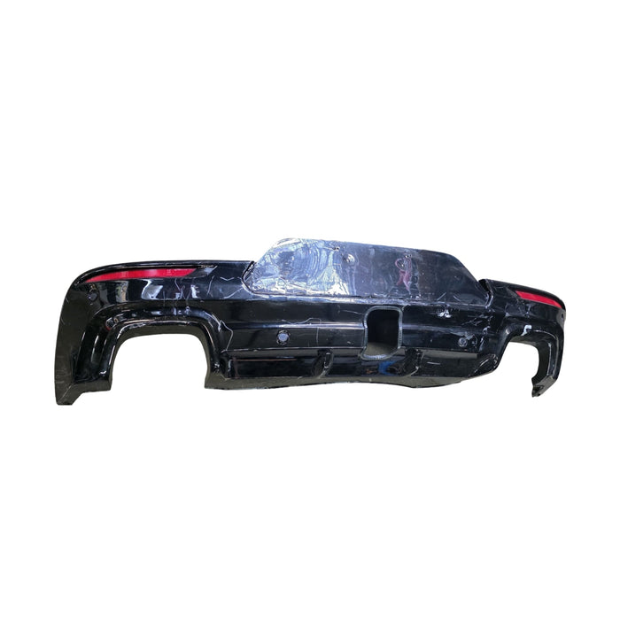 A218 - VF SV6 II Holden Commodore Sedan - Rear Bar Diffuser