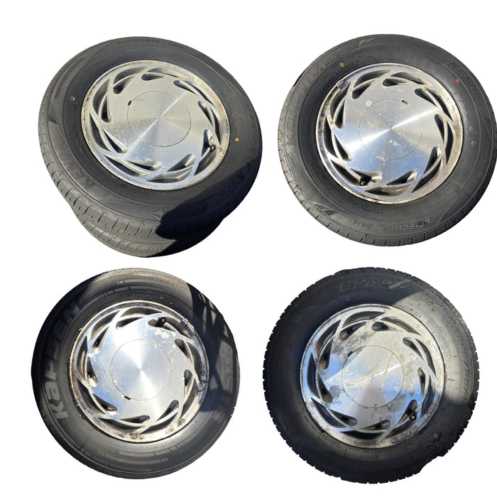 GENUINE VP HOLDEN CALAIS - 15" Wheels with Centre Caps (set of 4)