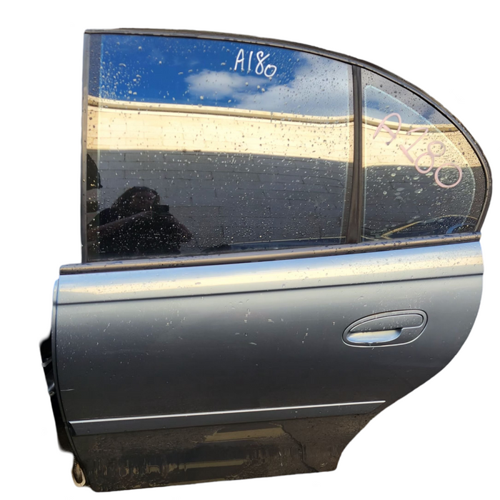A180 - VZ V6 HOLDEN COMMODORE SEDAN - PASSENGER REAR DOOR - PAINT CODE ODYSSEY #276m