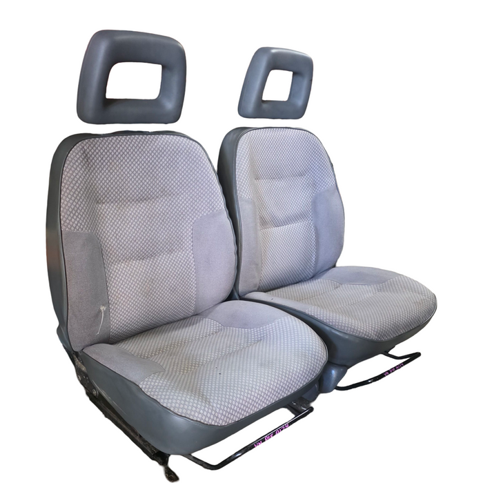 A174 - VN HOLDEN COMMODORE SEDAN - Seats (FRONT)