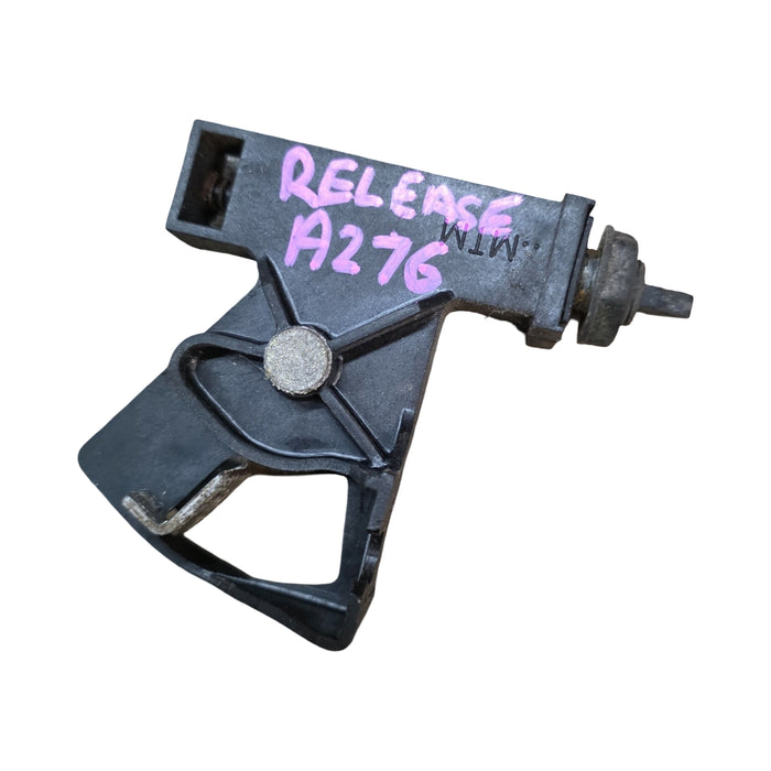 A276 - VS HOLDEN COMMODORE SEDAN - Fuel Flap Release