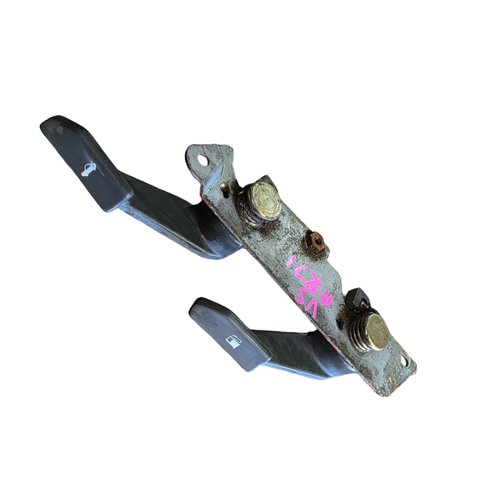 A271 - VS HOLDEN STATESMAN SII - Fuel Flap / Boot Release Lever