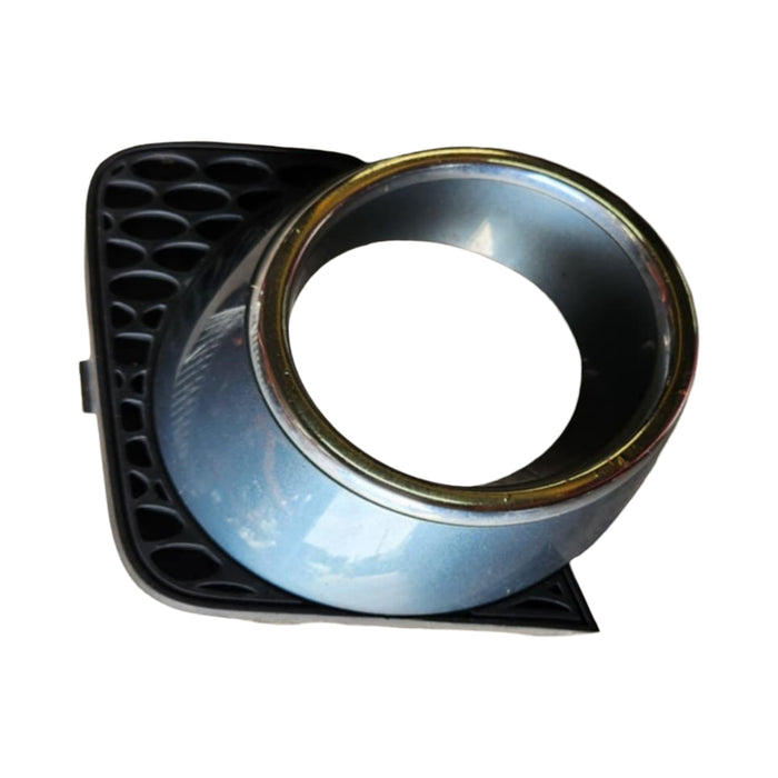 A268 - VZ HOLDEN CALAIS SEDAN - Fog Light Bezzel (DRIVER'S SIDE)