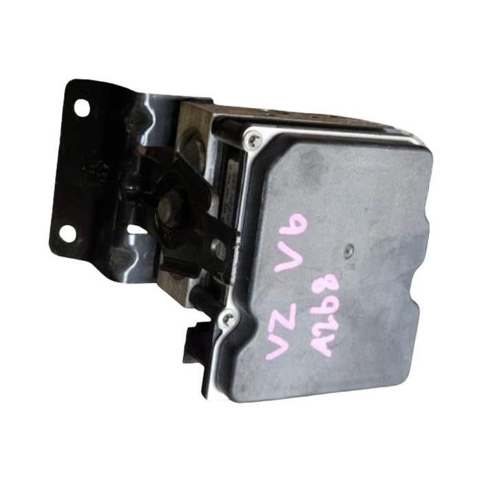 A268 - VZ HOLDEN CALAIS SEDAN - ABS Module (V6 AUTO) #336