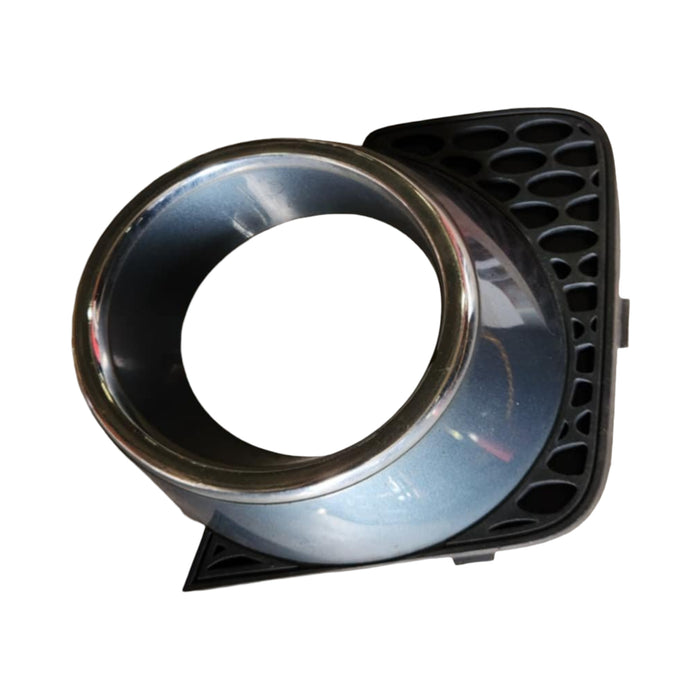 A268 - VZ HOLDEN CALAIS SEDAN - Fog Light Bezzel (PASSENGER SIDE)