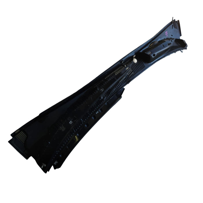 A282 - VY Holden Commodore Sedan - Wiper Cowl