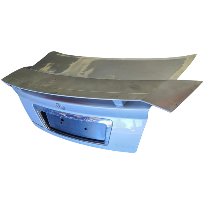 A282 - VY Holden Commodore Sedan SS - Bootlid with Wing, Brakelight, Chrome Boot Garnish and Badges - QUICKSILVER #470G
