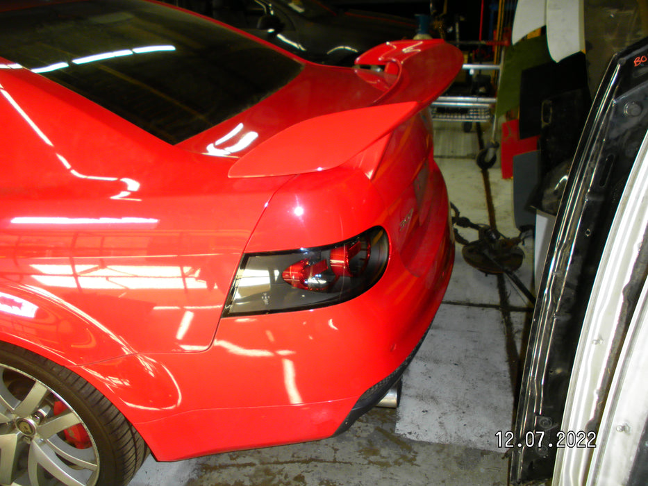 A033 - VE HOLDEN CLUBSPORT Sedan - Boot Harness