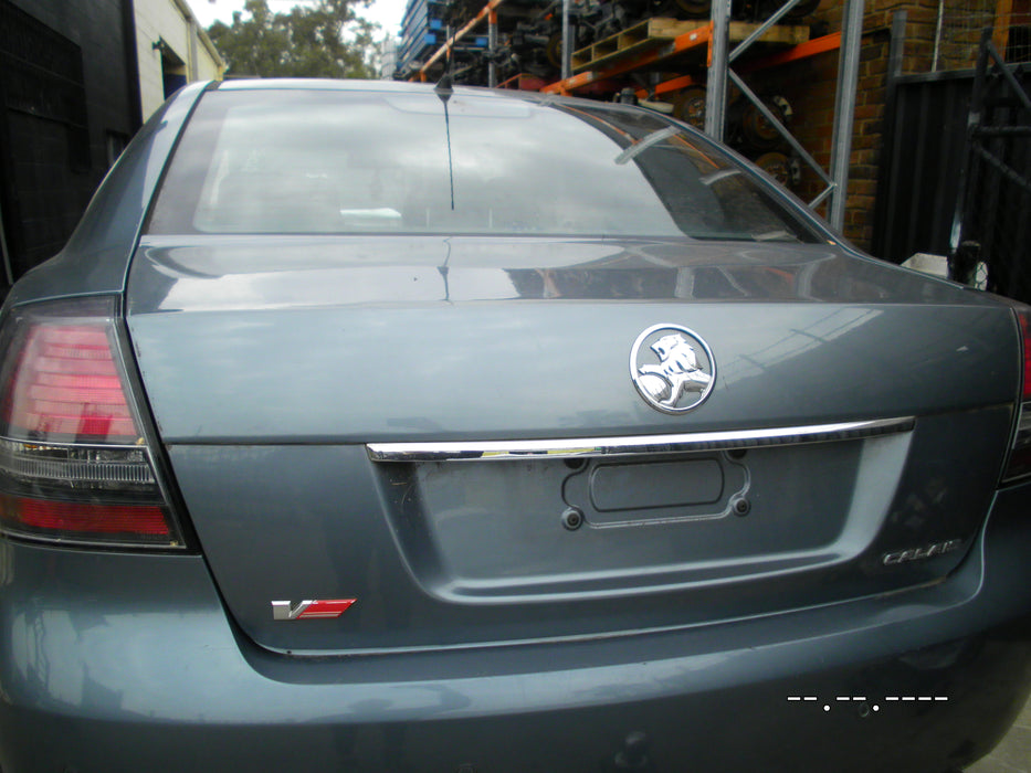 A060 - VE HOLDEN CALAIS SEDAN - Boot Harness