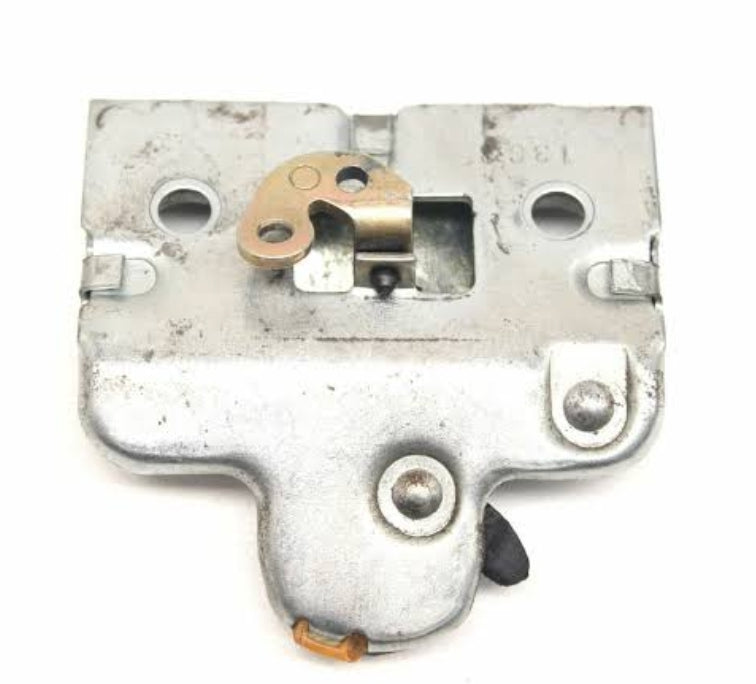 VN,VP,VQ,VR,VS,VT,WH,VY,WL,VZ,WK Sedan - Boot Latch