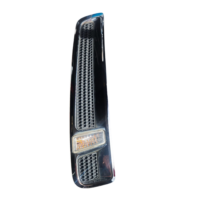 A241 - VF SV6 SEDAN - Guard Blinker Flute Chrome Driver's Side