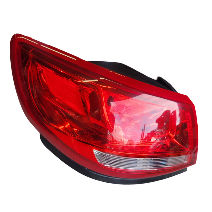 A241 - VF SV6 SEDAN - Taillight Passenger's Side