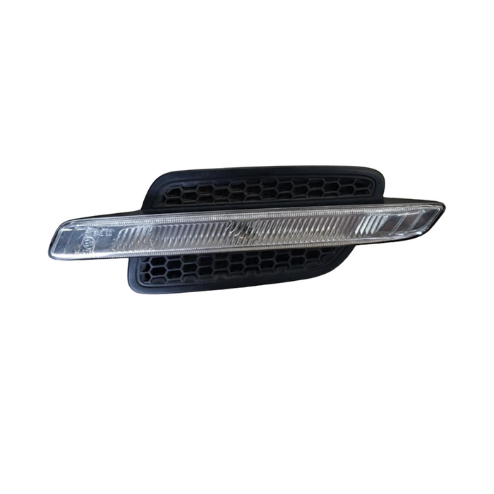 A028 - VE Holden Commodore - Guard Blinker Passenger side