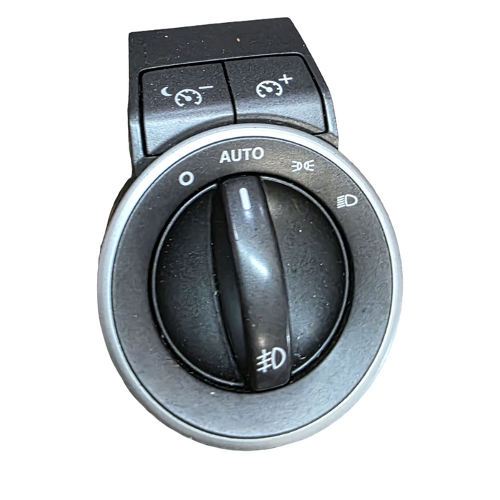 A267 - VE HOLDEN CALAIS - HEADLIGHT SWITCH