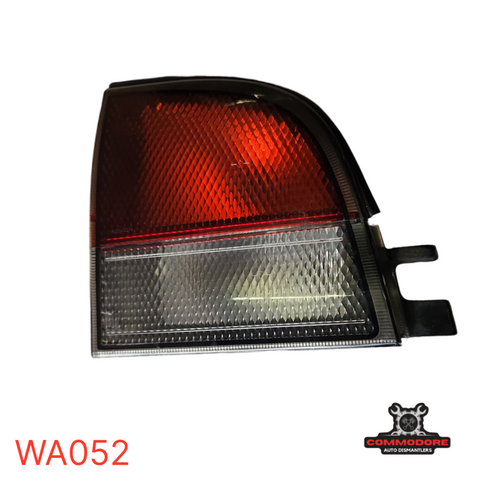 WA052- VS BOOTLID TAILLIGHT PASSENGER SIDE