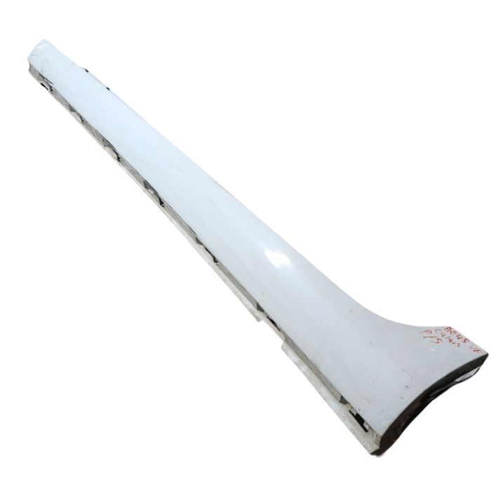 A045 - VF Holden Calais Sedan - Sideskirt (Passenger) Herron White