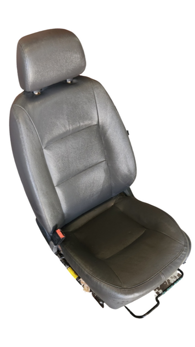 A024 - Ve V6 International Sedan - Front Seats Leather
