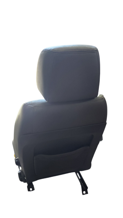A024 - Ve V6 International Sedan - Front Seats Leather