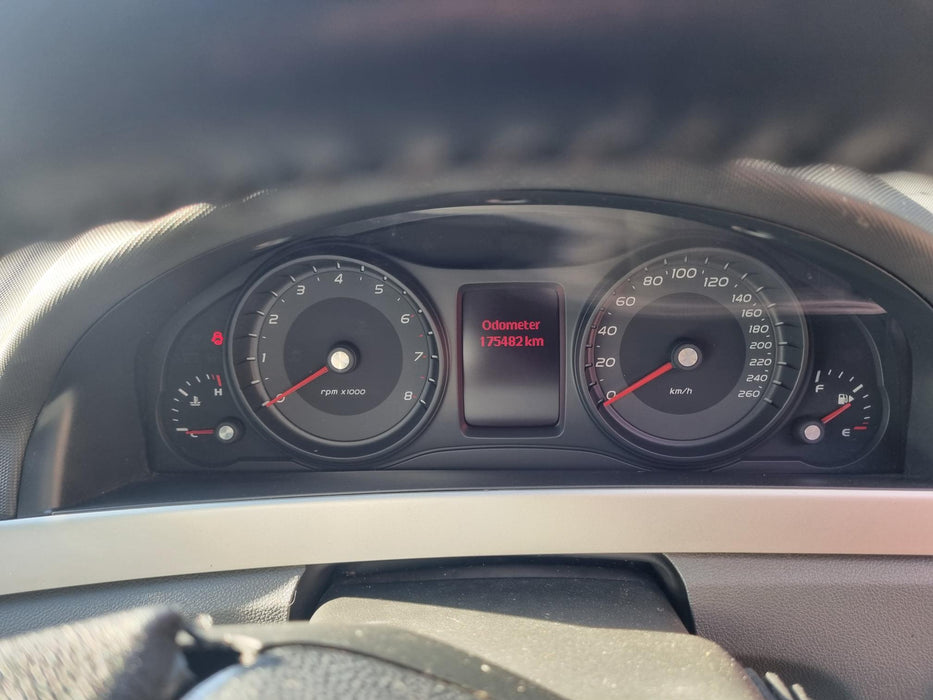 A207 - VE SV6 Holden Commodore SERIES II (2011) - Cluster LLT V6 AUTO - 175, 482kms (LVL 1 SV6) P/N: 92262605