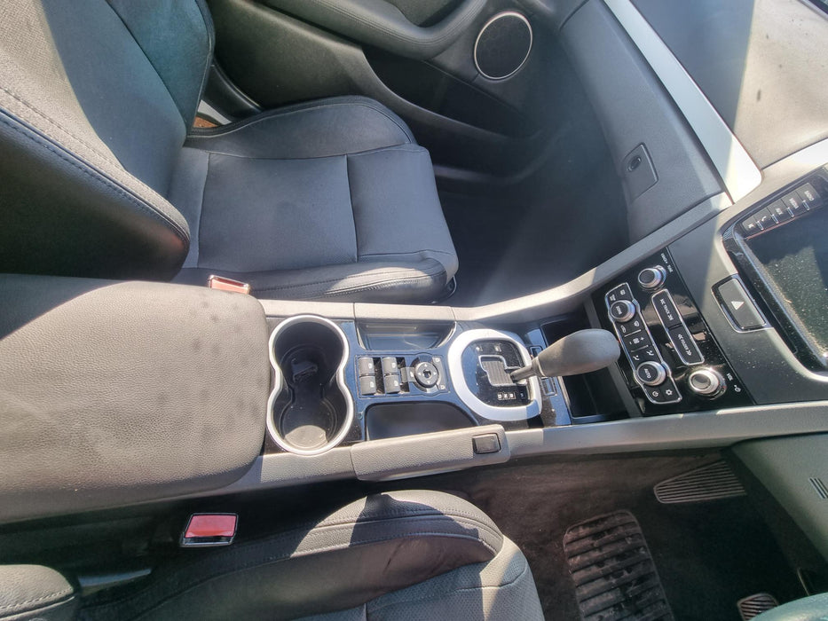 A207 - VE SV6 II - Glovebox Two Tone