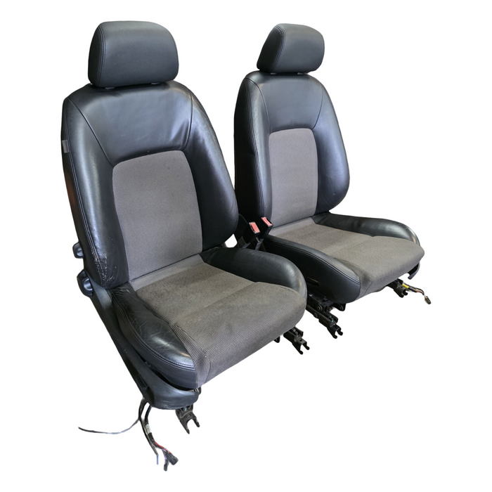 VE SV6 COMMODORE - Front Seat (PAIR)