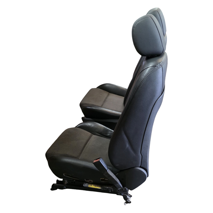 VE SV6 COMMODORE - Front Seat (PAIR)