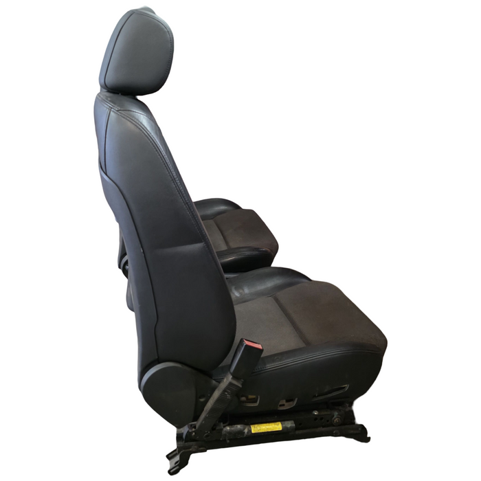 VE SV6 COMMODORE - Front Seat (PAIR)