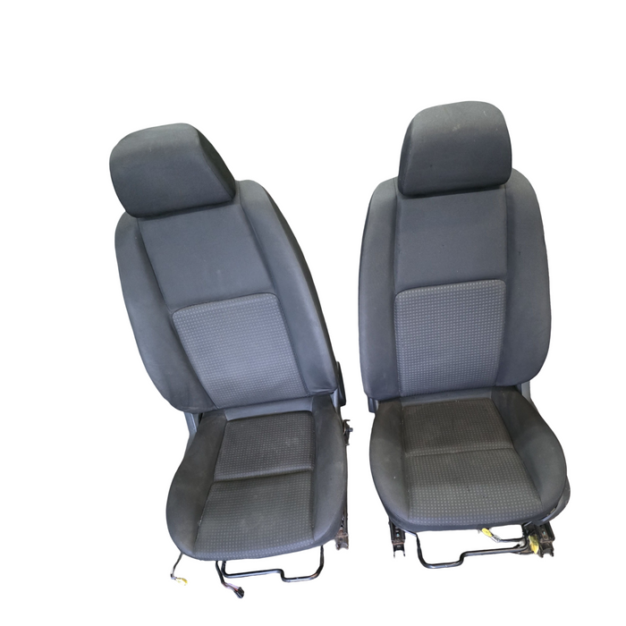 A028 - VE SV6 UTE - Front Seat (PAIR)