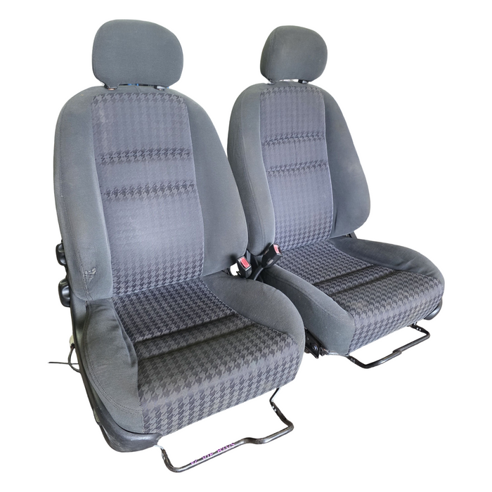 A205 - VZ ADVENTRA WAGON - Seats (FRONT PAIR)
