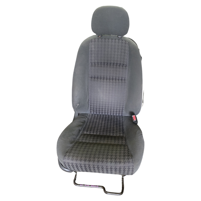 A205 - VZ ADVENTRA WAGON - Seats (FRONT PAIR)