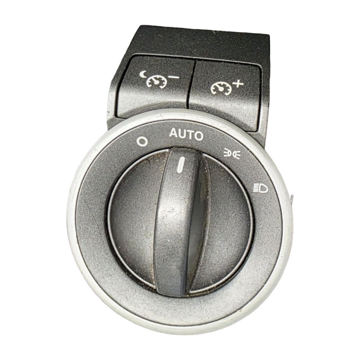 Comw19 - VE Holden Commodore - Headlight Switch