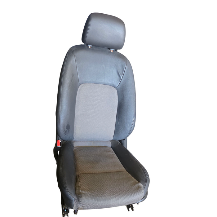 A264 - VE HOLDEN CALAIS - Seat (PASSENGER'S FRONT)