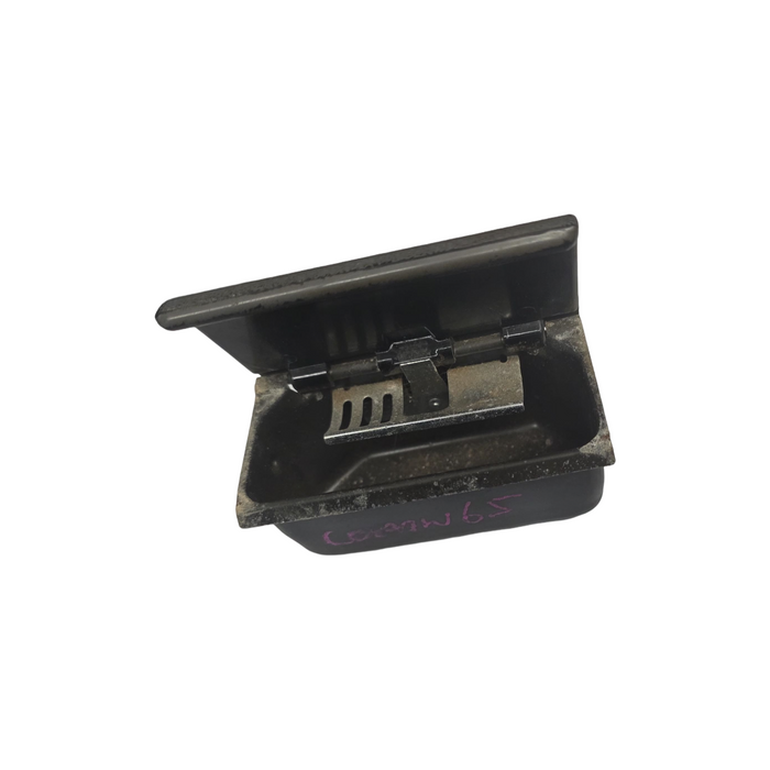 Comw65 - VS Holden Commodore - Ashtray