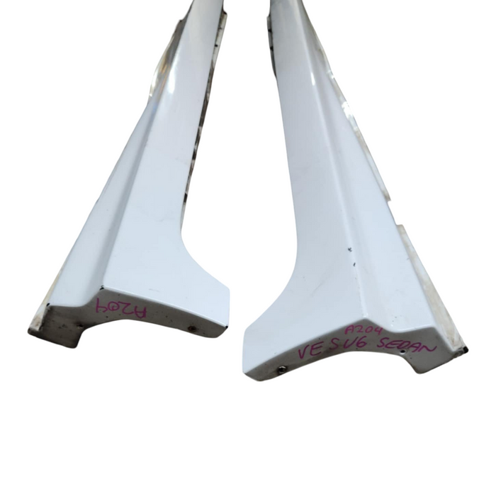 A204 - VE SV6 Holden Commodore Sedan - Sideskirt (PAIR) Herron White