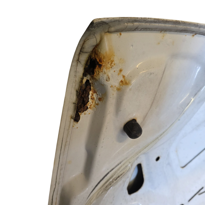 A166 - VS Holden Commodore Sedan - Bootlid White