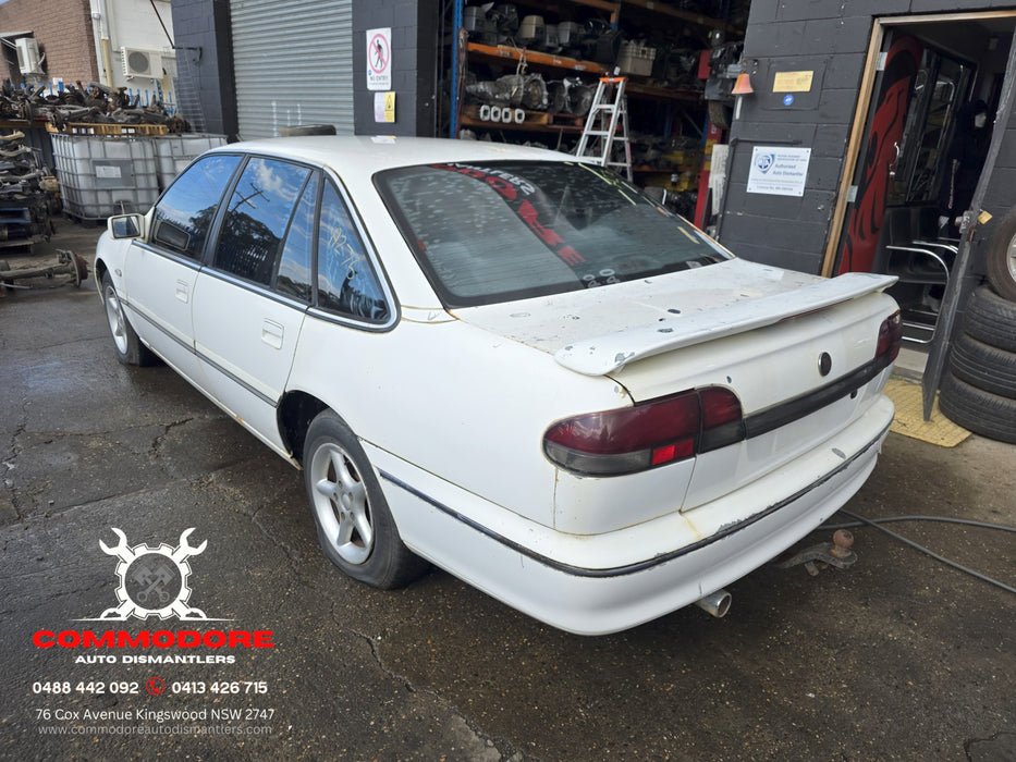 A276 - VS HOLDEN COMMODORE SEDAN - Front Guard (PASSENGER'S) ALASKAN WHITE #J064