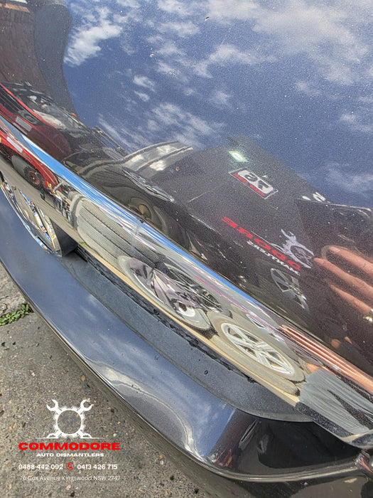A275 - VE Holden Calais V Series I, V6 LY7 Auto M82 275,XXXkms Paint Code #354N Evoke Mica Metallic