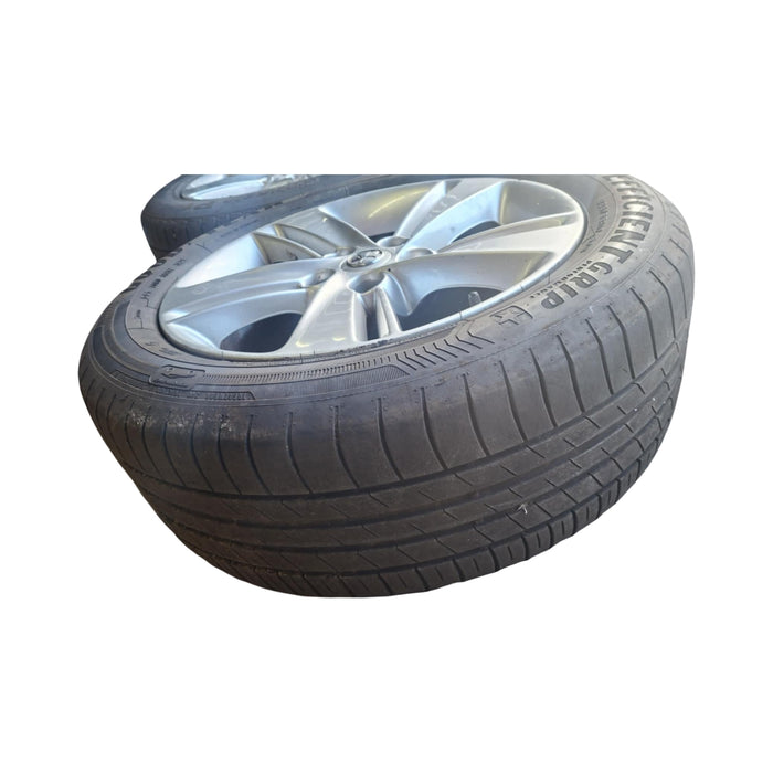 A107 - ZB HOLDEN COMMODORE SEDAN/HATCH - Tyres / Wheel 17" (SET)