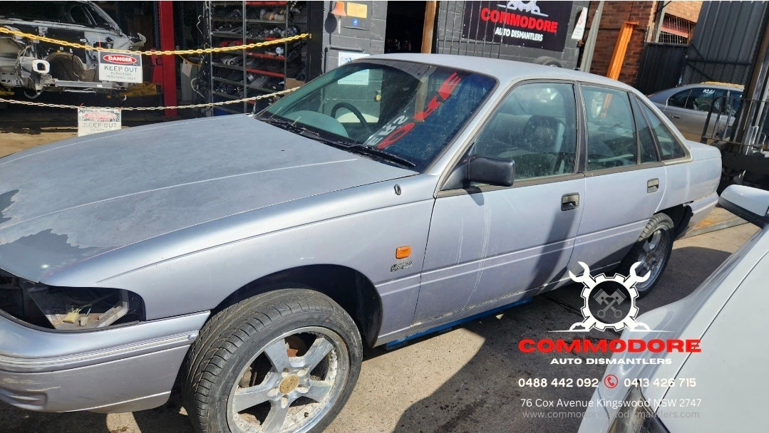 A262 - VP Holden Commodore Sedan - Antenna