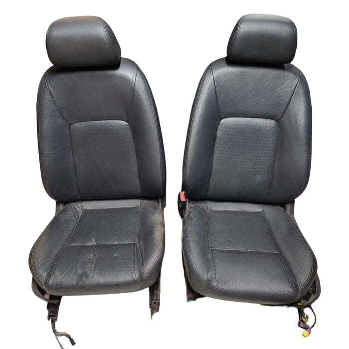 A060 - VE HOLDEN CALAIS V6 - Front Seats Perforated Leather