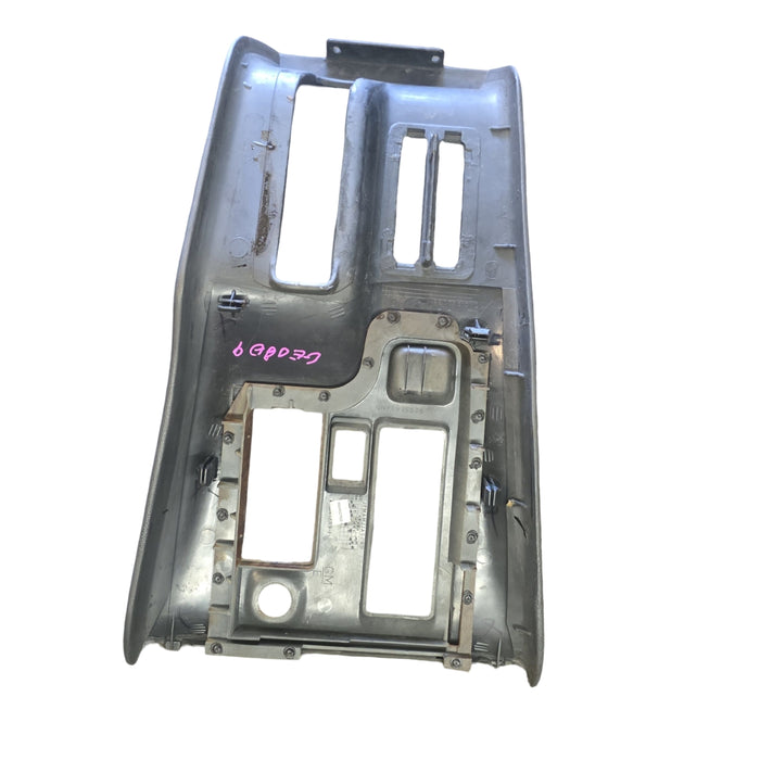 Geo009 - VS Holden Calais - Centre Console Trim - Woodgrain