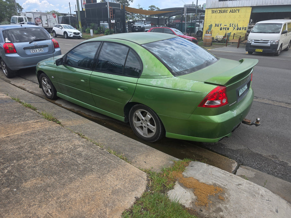 a297 - VY Holden Commodore S-Pac Sedan - PASSENGER FRONT Door (POWER WINDOWS) - Hothouse Green #870J